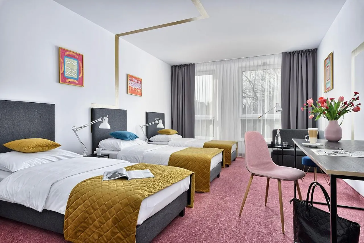 Hotel Arche Geologiczna contacts